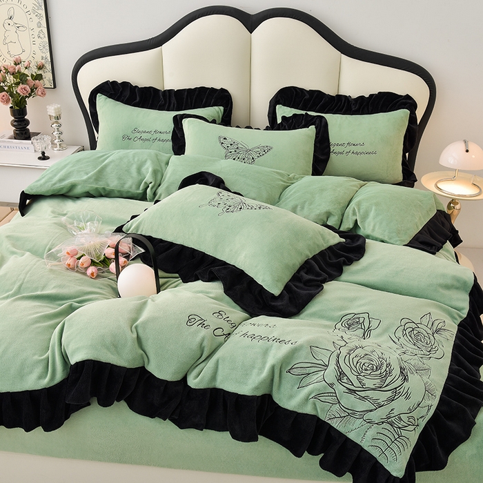 91家纺网 家纺一手货源 找家纺 炫拼家纺 2025新款刺绣黑花边高克重牛奶绒四件套-法式玫瑰 法式玫瑰-春熙绿