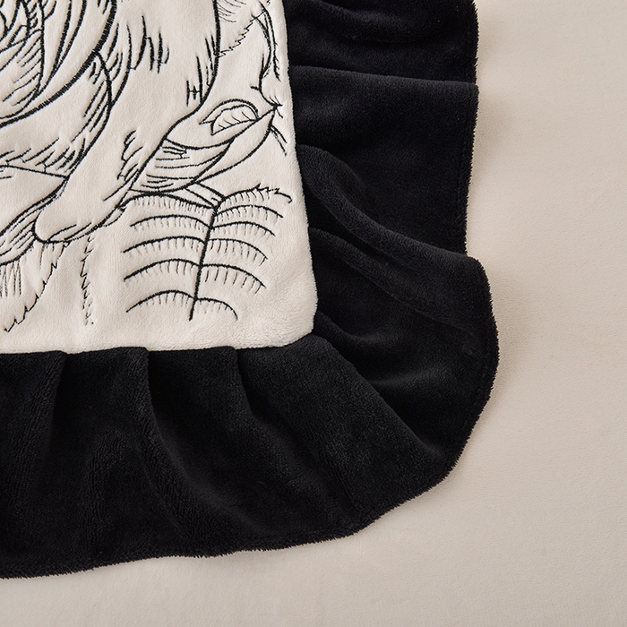 91家纺网 家纺一手货源 找家纺 炫拼家纺 2025新款刺绣黑花边高克重牛奶绒四件套-法式玫瑰 法式玫瑰-奶昔白