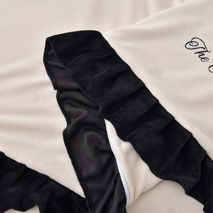 91家纺网 家纺一手货源 找家纺 炫拼家纺 2025新款刺绣黑花边高克重牛奶绒四件套-法式玫瑰 法式玫瑰-奶昔白