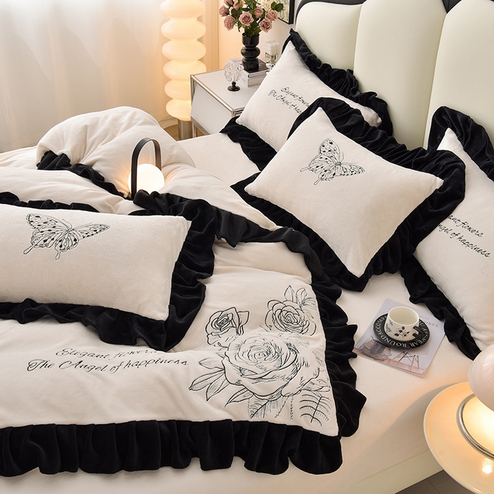 91家纺网 家纺一手货源 找家纺 炫拼家纺 2025新款刺绣黑花边高克重牛奶绒四件套-法式玫瑰 法式玫瑰-奶昔白