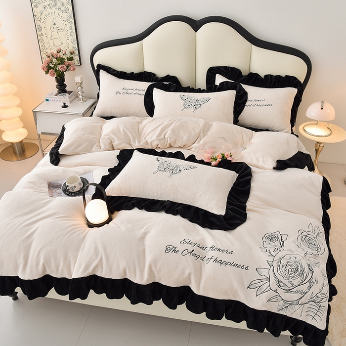 91家纺网 家纺一手货源 找家纺 炫拼家纺 2025新款刺绣黑花边高克重牛奶绒四件套-法式玫瑰 法式玫瑰-奶昔白