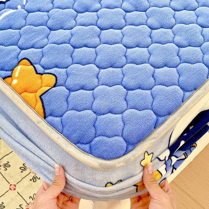 91家纺网 家纺一手货源 找家纺 富馨莱 2025新款牛奶绒夹棉床笠支持一件定做 遨游太空-夹棉