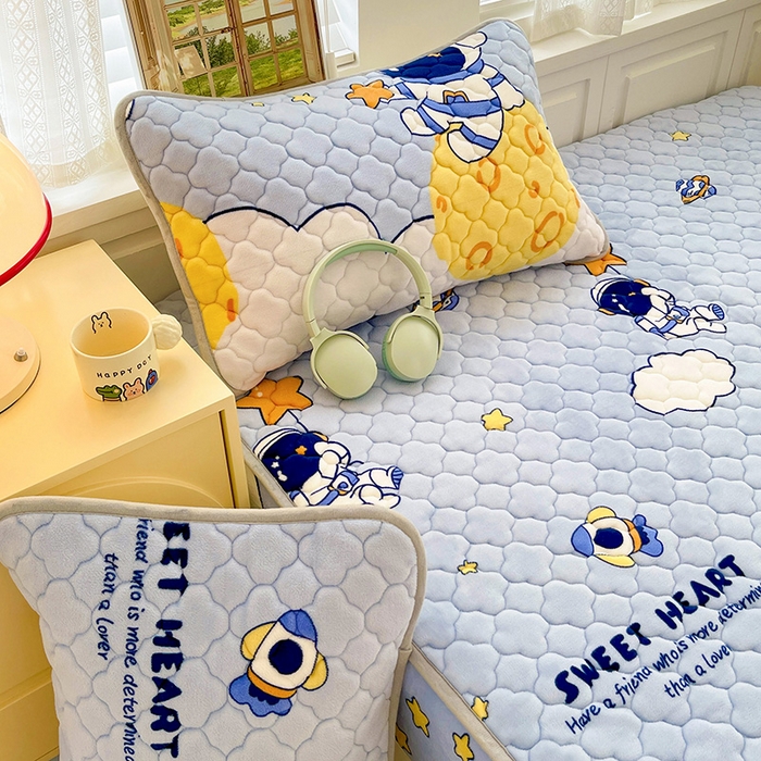 91家纺网 家纺一手货源 找家纺 富馨莱 2025新款牛奶绒夹棉床笠支持一件定做 遨游太空-夹棉