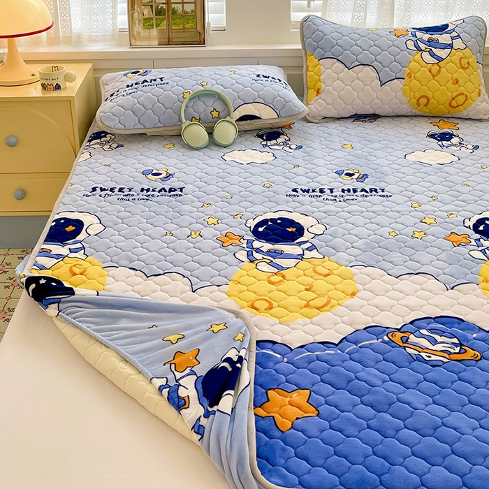 91家纺网 家纺一手货源 找家纺 富馨莱 2025新款牛奶绒夹棉床笠支持一件定做 遨游太空-夹棉