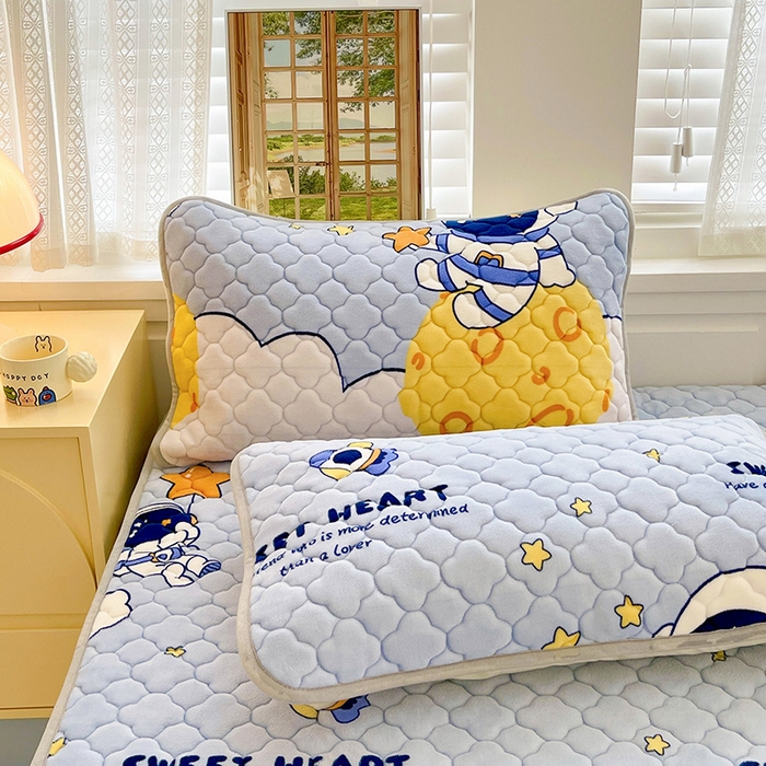 91家纺网 家纺一手货源 找家纺 富馨莱 2025新款牛奶绒夹棉床笠支持一件定做 遨游太空-夹棉