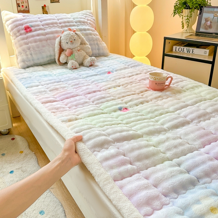 91家纺网 家纺一手货源 找家纺 优品惠 2025新款兔毛绒床垫学生床垫床褥子床护垫 晕染kt