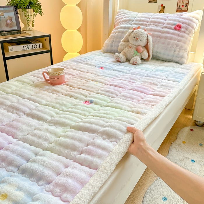 91家纺网 家纺一手货源 找家纺 优品惠 2025新款兔毛绒床垫学生床垫床褥子床护垫 晕染kt