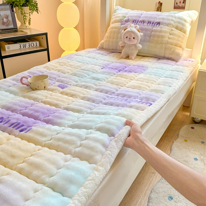 91家纺网 家纺一手货源 找家纺 优品惠 2025新款兔毛绒床垫学生床垫床褥子床护垫 晕染草莓