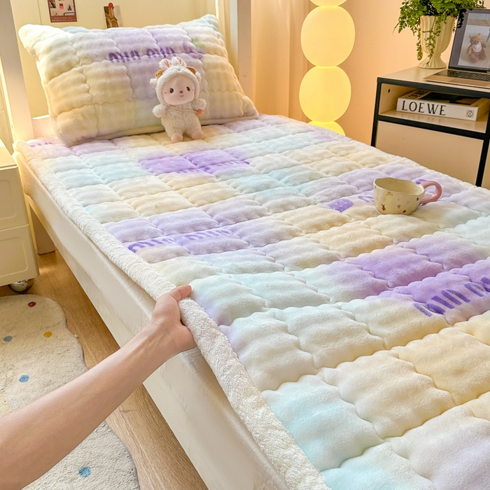 91家纺网 家纺一手货源 找家纺 优品惠 2025新款兔毛绒床垫学生床垫床褥子床护垫 晕染草莓
