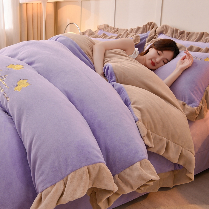 91家纺网 家纺一手货源 找家纺 （总）氧家 2025新款高克重牛奶绒拼角刺绣床单床笠床盖款四件套-钟爱