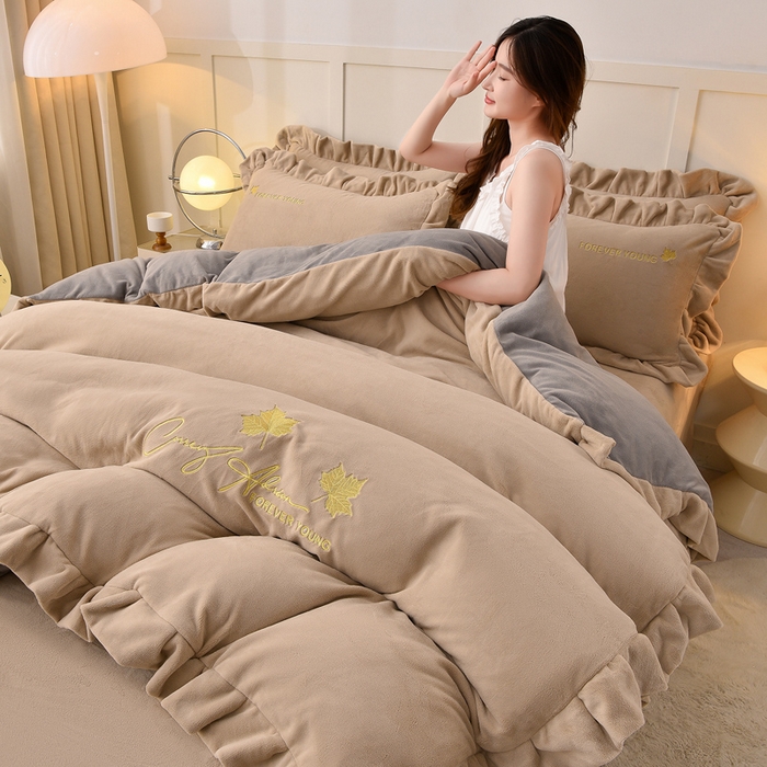 91家纺网 家纺一手货源 找家纺 氧家 2025新款高克重牛奶绒拼角刺绣床单床笠床盖款四件套-钟爱 钟爱-棕