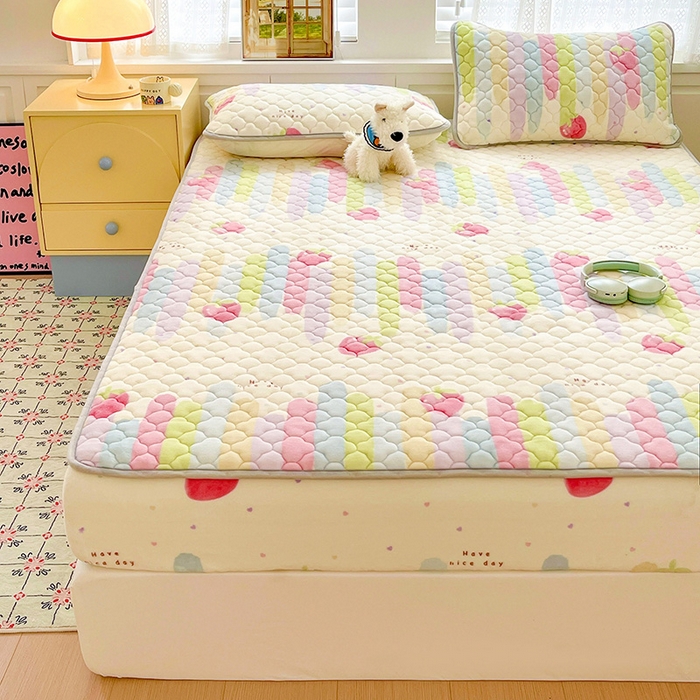 91家纺网 家纺一手货源 找家纺 富馨莱 2025新款牛奶绒夹棉床笠支持一件定做 彩虹草莓-夹棉