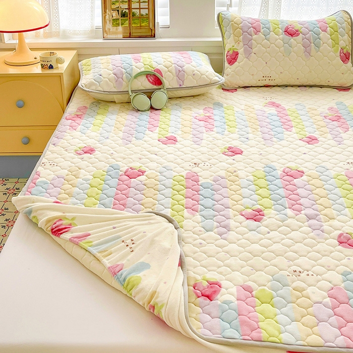 91家纺网 家纺一手货源 找家纺 富馨莱 2025新款牛奶绒夹棉床笠支持一件定做 彩虹草莓-夹棉