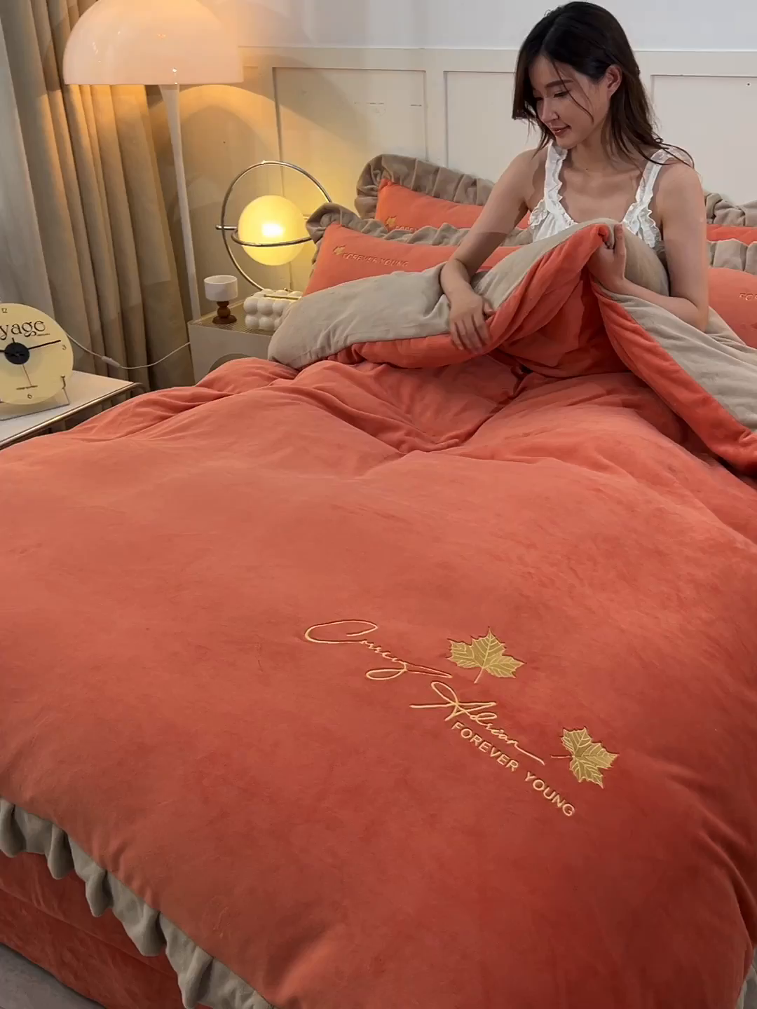 91家纺网 家纺一手货源 找家纺 氧家 2025新款高克重牛奶绒拼角刺绣床单床笠床盖款四件套-钟爱 钟爱-橙