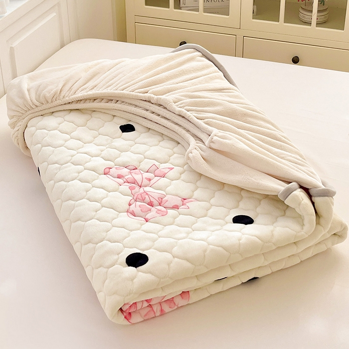 91家纺网 家纺一手货源 找家纺 富馨莱 2025新款牛奶绒夹棉床笠支持一件定做 蝴蝶结-夹棉