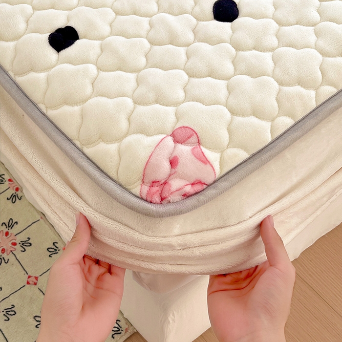 91家纺网 家纺一手货源 找家纺 富馨莱 2025新款牛奶绒夹棉床笠支持一件定做 蝴蝶结-夹棉