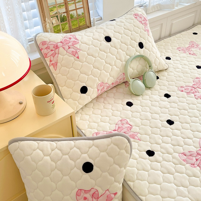 91家纺网 家纺一手货源 找家纺 富馨莱 2025新款牛奶绒夹棉床笠支持一件定做 蝴蝶结-夹棉