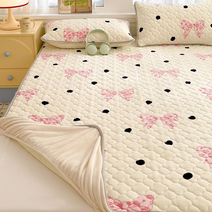 91家纺网 家纺一手货源 找家纺 富馨莱 2025新款牛奶绒夹棉床笠支持一件定做 蝴蝶结-夹棉