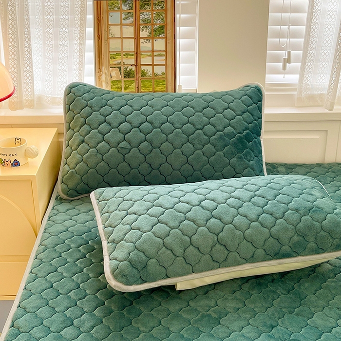 91家纺网 家纺一手货源 找家纺 富馨莱 2025新款牛奶绒夹棉床笠支持一件定做 孔雀蓝-夹棉