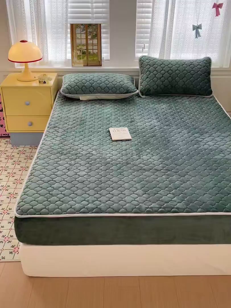 91家纺网 家纺一手货源 找家纺 富馨莱 2025新款牛奶绒夹棉床笠支持一件定做 孔雀蓝-夹棉