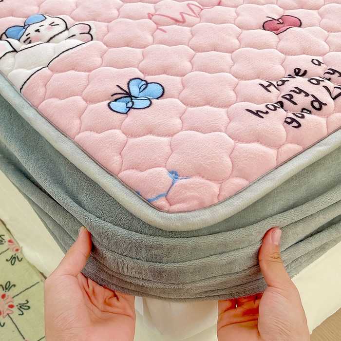 91家纺网 家纺一手货源 找家纺 富馨莱 2025新款牛奶绒夹棉床笠支持一件定做 萌宠乐园-夹棉