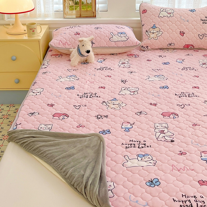 91家纺网 家纺一手货源 找家纺 富馨莱 2025新款牛奶绒夹棉床笠支持一件定做 萌宠乐园-夹棉