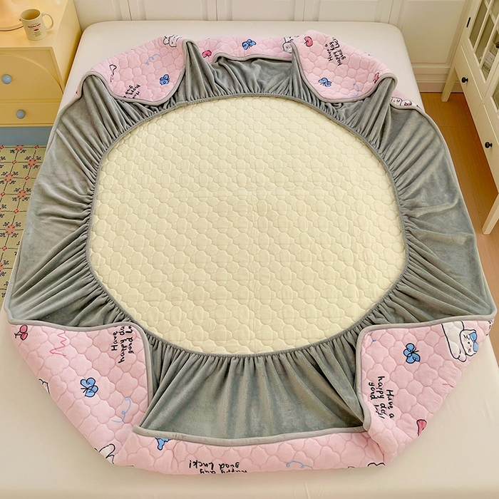 91家纺网 家纺一手货源 找家纺 富馨莱 2025新款牛奶绒夹棉床笠支持一件定做 萌宠乐园-夹棉