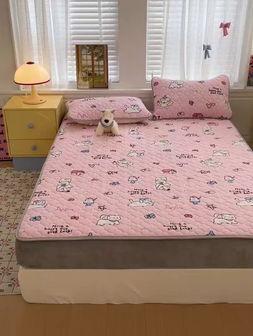 91家纺网 家纺一手货源 找家纺 富馨莱 2025新款牛奶绒夹棉床笠支持一件定做 萌宠乐园-夹棉