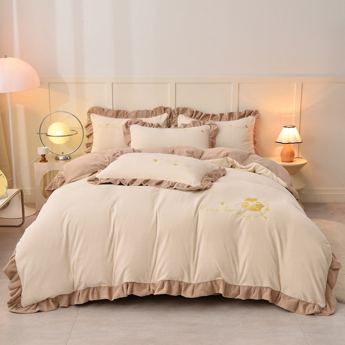 91家纺网 家纺一手货源 找家纺 （总）氧家 2025新款高克重牛奶绒拼角刺绣床单床笠床盖款四件套-星语