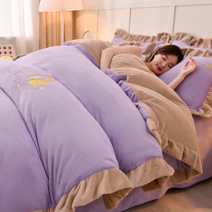 91家纺网 家纺一手货源 找家纺 （总）氧家 2025新款高克重牛奶绒拼角刺绣床单床笠床盖款四件套-星语