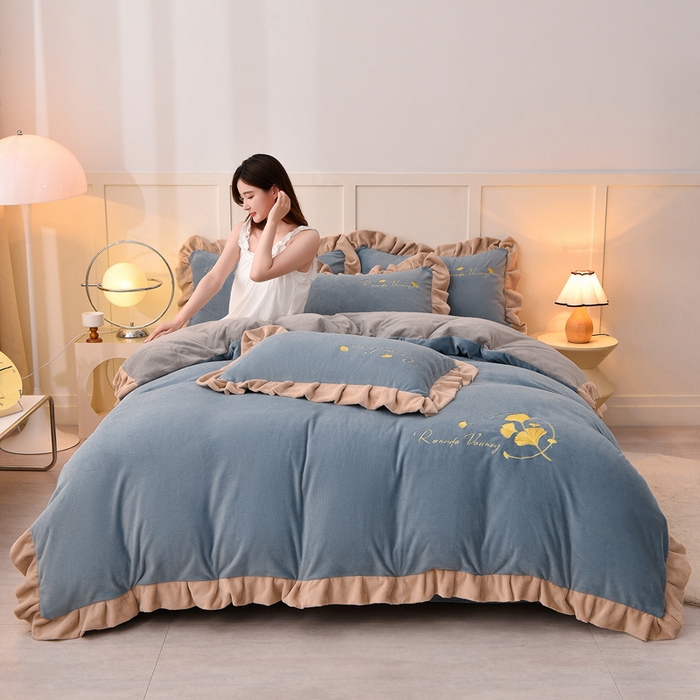 91家纺网 家纺一手货源 找家纺 氧家 2025新款高克重牛奶绒拼角刺绣床单床笠床盖款四件套-星语 星语-蓝
