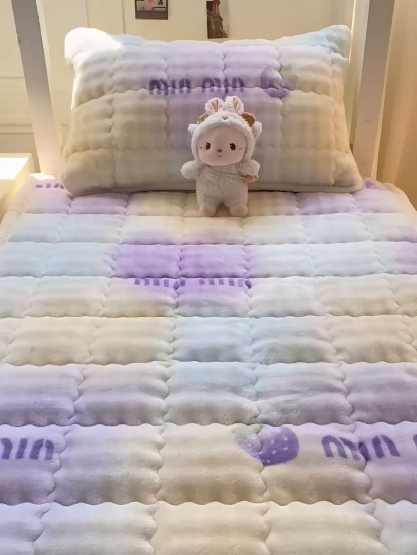 91家纺网 家纺一手货源 找家纺 优品惠 2025新款兔毛绒床垫学生床垫床褥子床护垫 晕染草莓