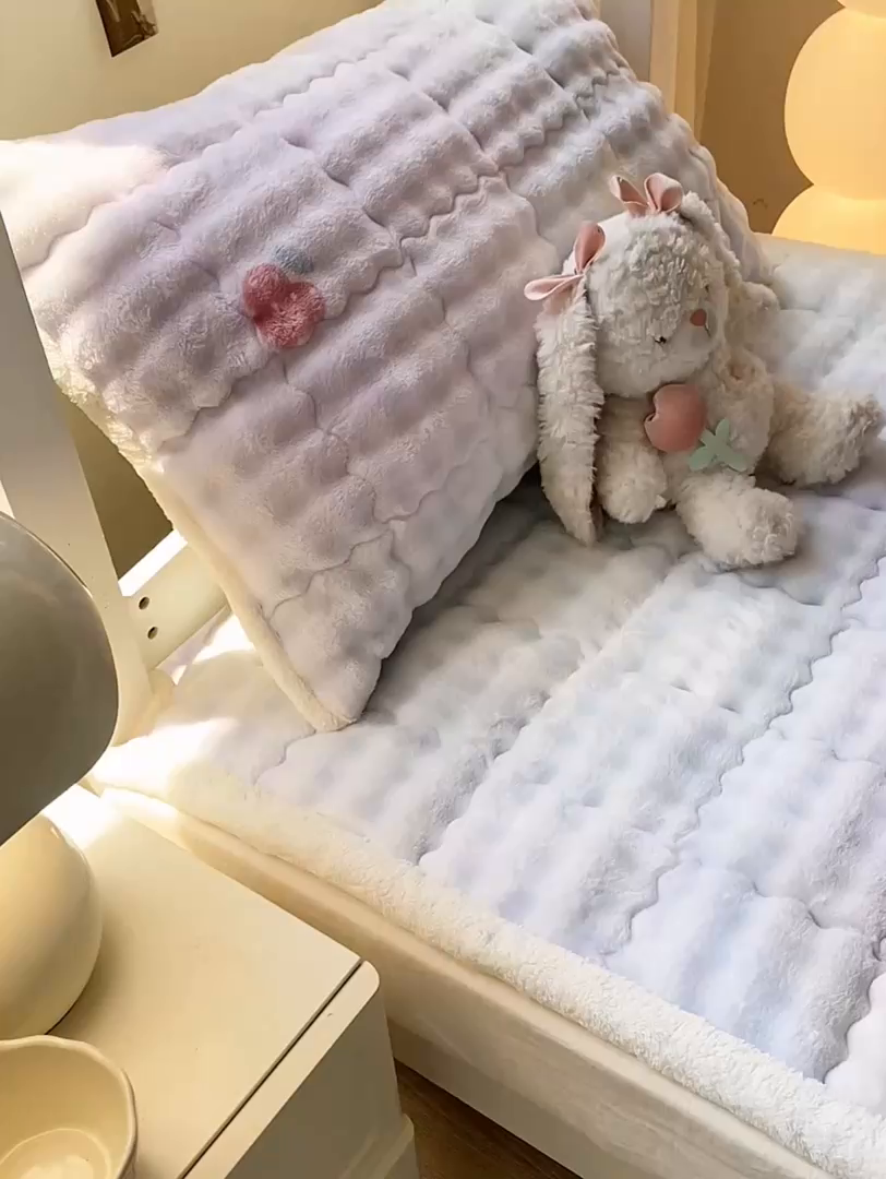 91家纺网 家纺一手货源 找家纺 优品惠 2025新款兔毛绒床垫学生床垫床褥子床护垫 晕染kt