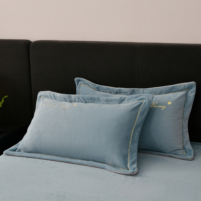 91家纺网 家纺一手货源 找家纺 （总）氧家 2025新款高克重牛奶绒拼角刺绣床单床笠床盖款四件套-经典