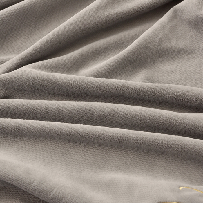 91家纺网 家纺一手货源 找家纺 氧家 2025新款高克重牛奶绒拼角刺绣床单床笠床盖款四件套-经典 经典-灰