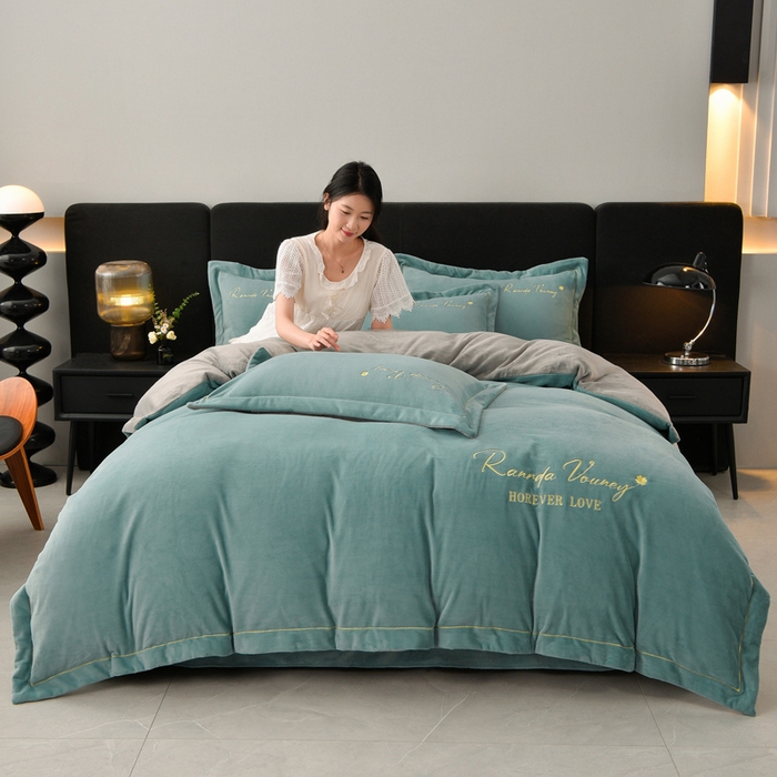 91家纺网 家纺一手货源 找家纺 氧家 2025新款高克重牛奶绒拼角刺绣床单床笠床盖款四件套-经典 经典-绿