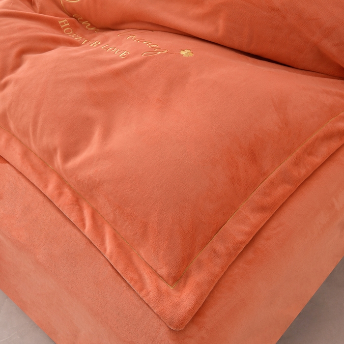 91家纺网 家纺一手货源 找家纺 氧家 2025新款高克重牛奶绒拼角刺绣床单床笠床盖款四件套-经典 经典-橙
