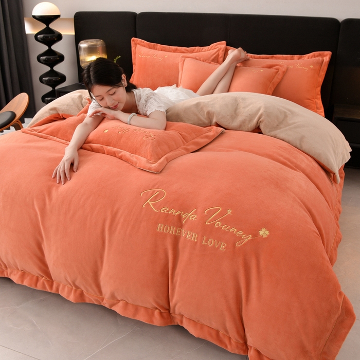 91家纺网 家纺一手货源 找家纺 氧家 2025新款高克重牛奶绒拼角刺绣床单床笠床盖款四件套-经典 经典-橙