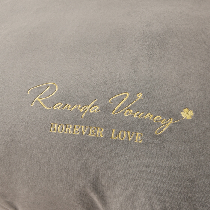 91家纺网 家纺一手货源 找家纺 氧家 2025新款高克重牛奶绒拼角刺绣床单床笠床盖款四件套-经典 经典-灰