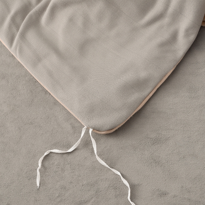 91家纺网 家纺一手货源 找家纺 氧家 2025新款高克重牛奶绒拼角刺绣床单床笠床盖款四件套-经典 经典-灰