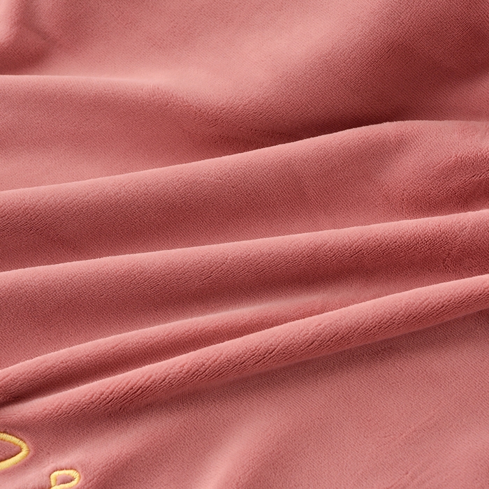 91家纺网 家纺一手货源 找家纺 氧家 2025新款高克重牛奶绒拼角刺绣床单床笠床盖款四件套-经典 经典-豆沙