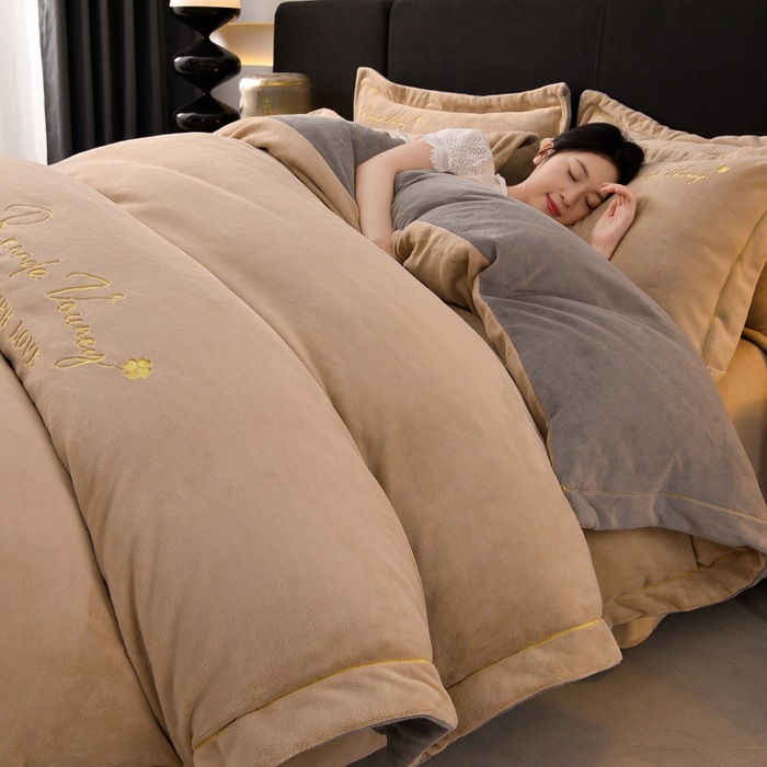 氧家 2025新款高克重牛奶绒拼角刺绣床单床笠床盖款四件套-经典 经典-棕