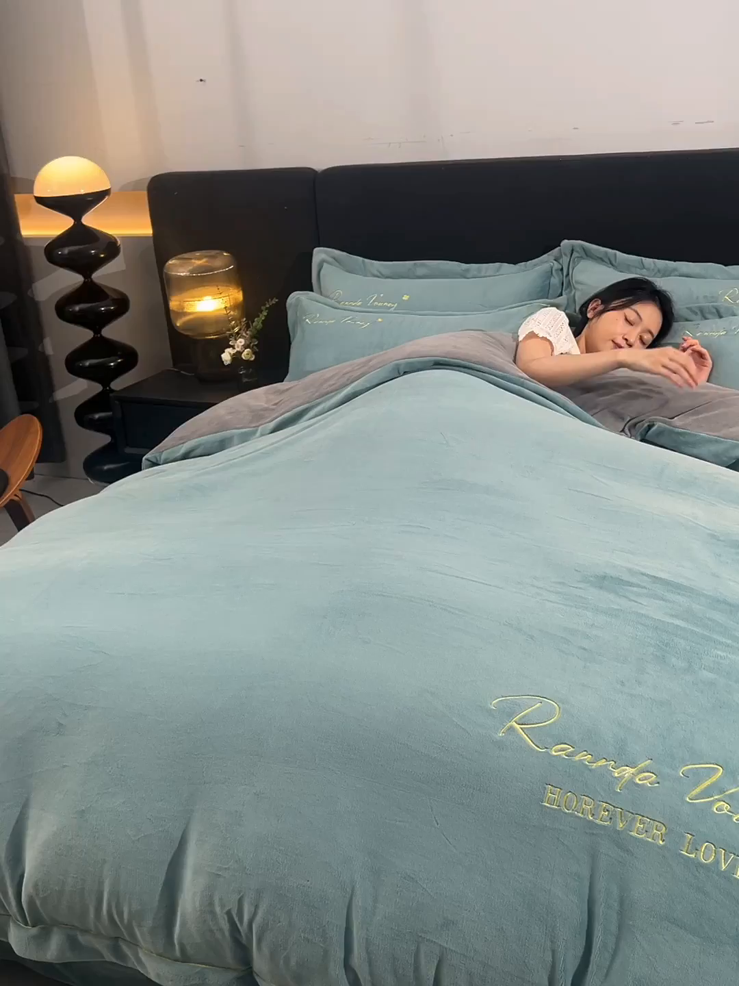 91家纺网 家纺一手货源 找家纺 氧家 2025新款高克重牛奶绒拼角刺绣床单床笠床盖款四件套-经典 经典-绿