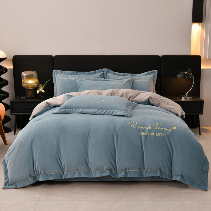 91家纺网 家纺一手货源 找家纺 氧家 2025新款高克重牛奶绒拼角刺绣床单床笠床盖款四件套-经典 经典-蓝