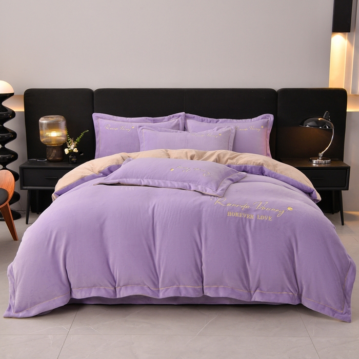 91家纺网 家纺一手货源 找家纺 氧家 2025新款高克重牛奶绒拼角刺绣床单床笠床盖款四件套-经典 经典-紫