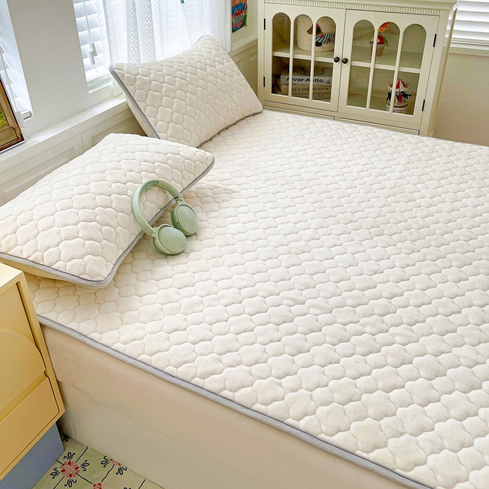 91家纺网 家纺一手货源 找家纺 富馨莱 2025新款牛奶绒夹棉床笠支持一件定做 轻奢白-夹棉