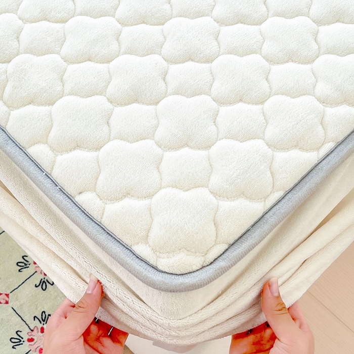 91家纺网 家纺一手货源 找家纺 富馨莱 2025新款牛奶绒夹棉床笠支持一件定做 轻奢白-夹棉