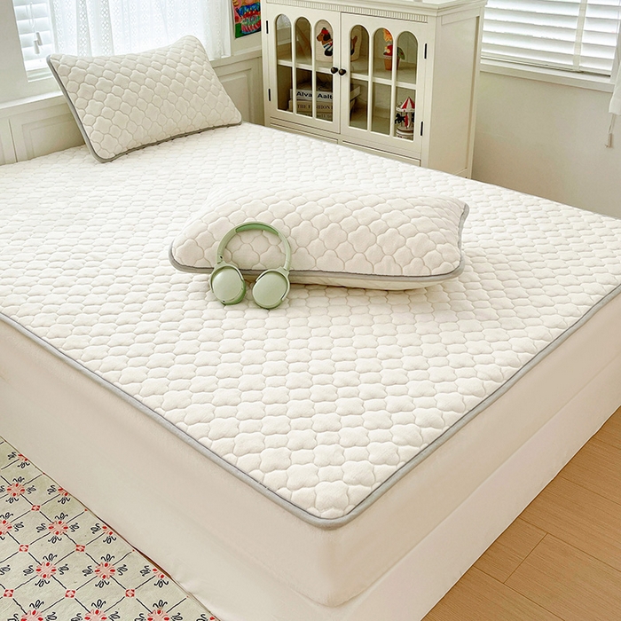 91家纺网 家纺一手货源 找家纺 富馨莱 2025新款牛奶绒夹棉床笠支持一件定做 轻奢白-夹棉