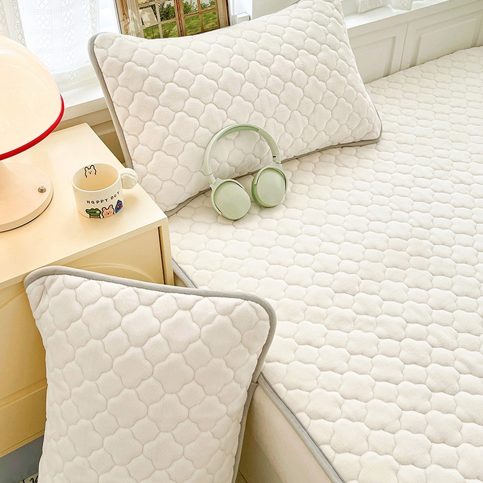 91家纺网 家纺一手货源 找家纺 富馨莱 2025新款牛奶绒夹棉床笠支持一件定做 轻奢白-夹棉