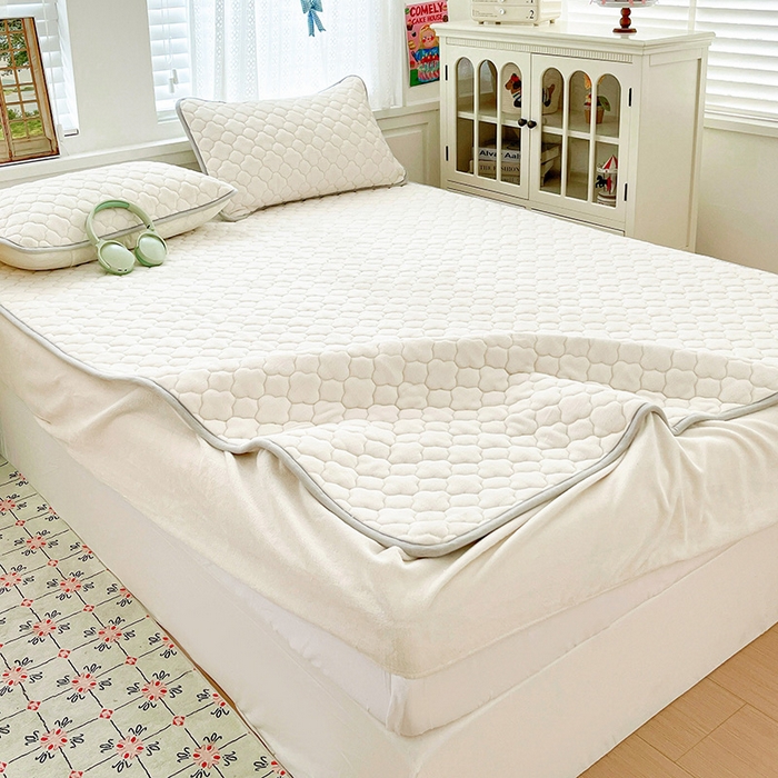 91家纺网 家纺一手货源 找家纺 富馨莱 2025新款牛奶绒夹棉床笠支持一件定做 轻奢白-夹棉